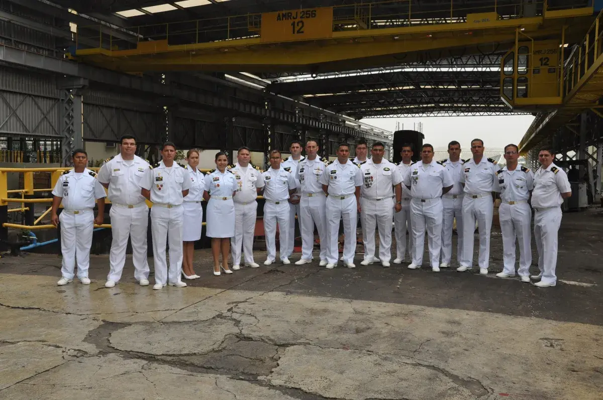AMRJ recebe visita da Escola de Aperfeiçoamento de Oficiais da Armada do Paraguai 