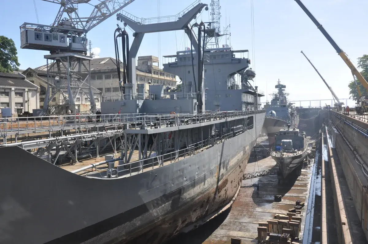 Arsenal realiza docagem simultânea de três navios no Dique Almirante Régis