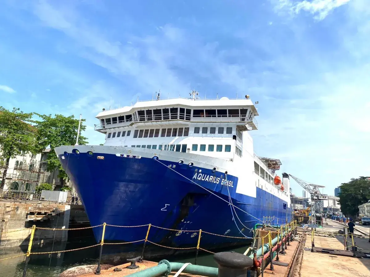 Arsenal de Marinha conclui serviços e desdoca navio mercante