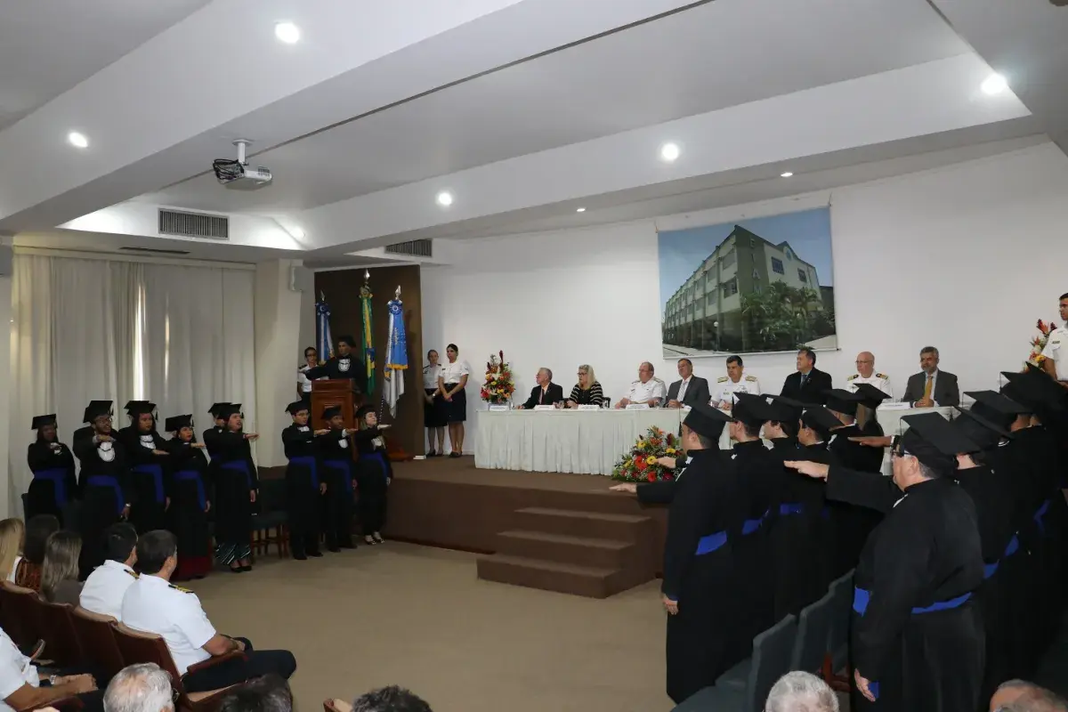 Escola Técnica do Arsenal de Marinha forma 27 novos técnicos