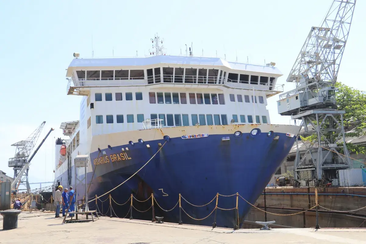 Arsenal realiza docagem de navio mercante no Dique Almirante Régis