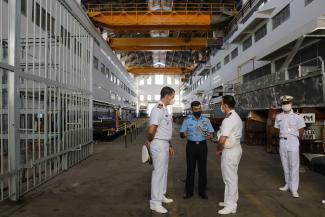Cel Manish Khullar em visita à Divisão de Construção de Embarcações de Pequeno Porte.