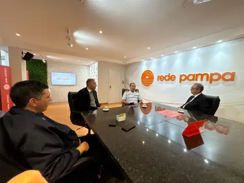reunião com a equipe rede pampa