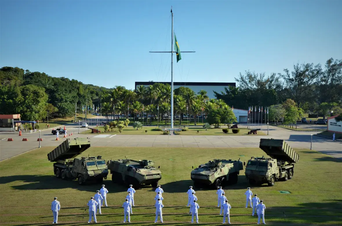 Alunos em posto de observação na localidade de Vila Iranduba durante as discussões sobre o Tema Base sobre o emprego da Força Tarefa Ribeirinha