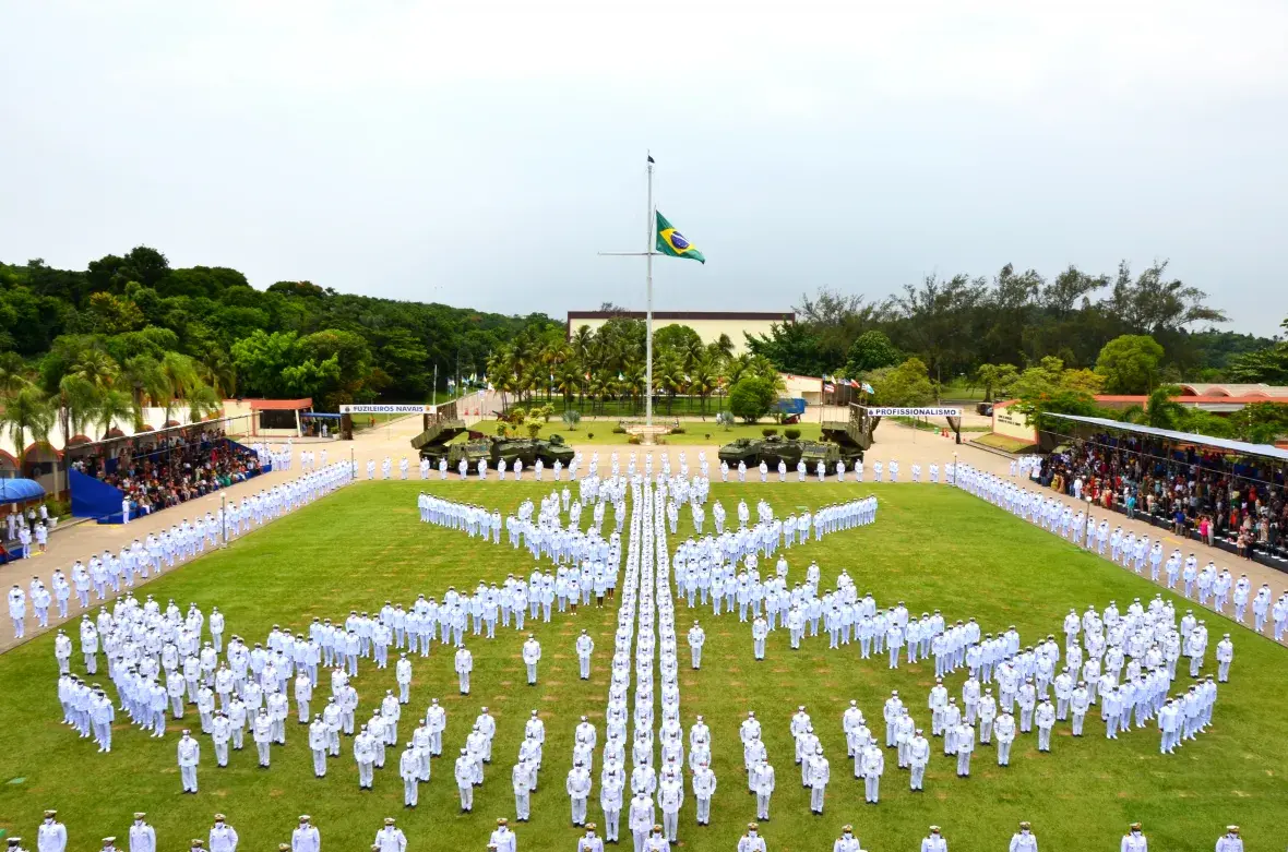 Alunos formam símbolo do Corpo de Fuzileiros Navais