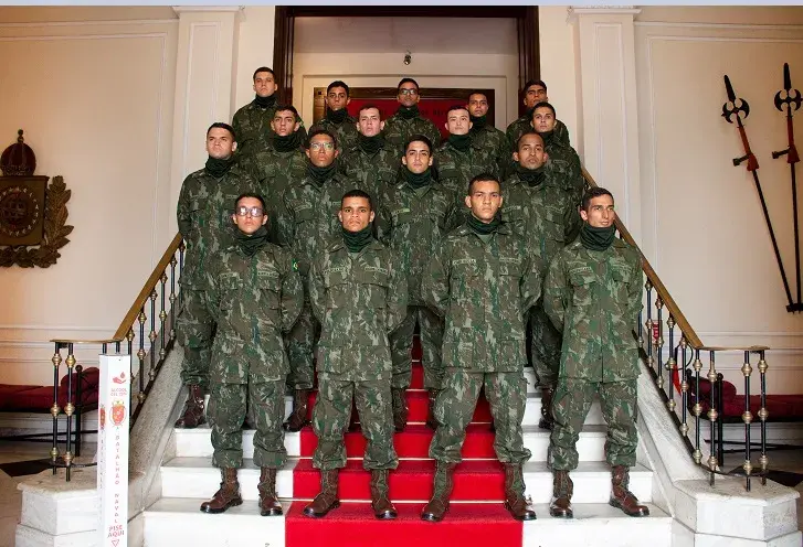 Aspirantes Fuzileiros Navais do 3º ano da Escola Naval