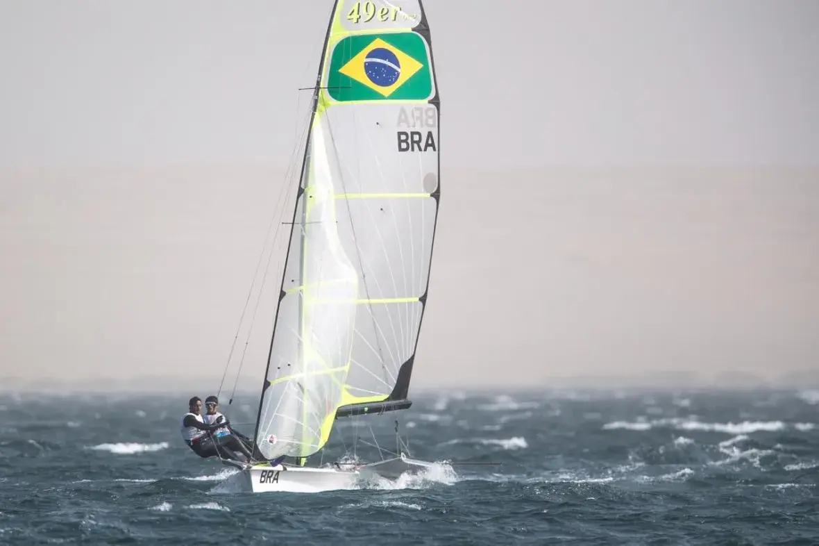 A dupla Marco Grael e Gabriel Borges levou o ouro na Vela