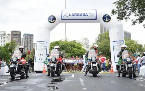 A largada da corrida ocorreu às 8h15