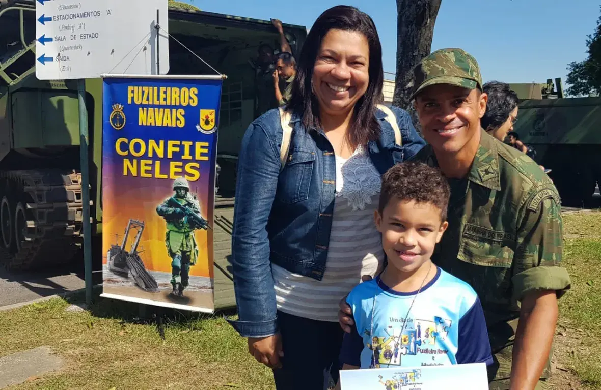 O pequeno Luiz Guilherme se divertiu no evento com os pais, Suboficial Alexandre e Fernanda