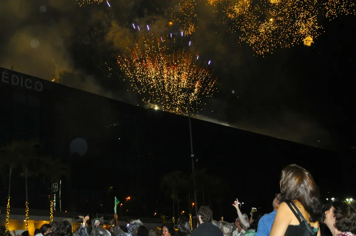 O espetáculo contou com queima de fogos
