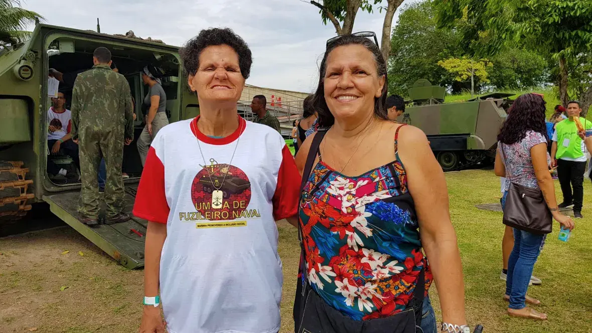 Isaura Tostes, acompanhada da irmã Jurema, era uma das mais animadas no evento