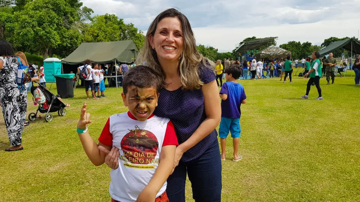 O pequeno Davi Jardim foi ao evento acompanhado da mãe, Marta