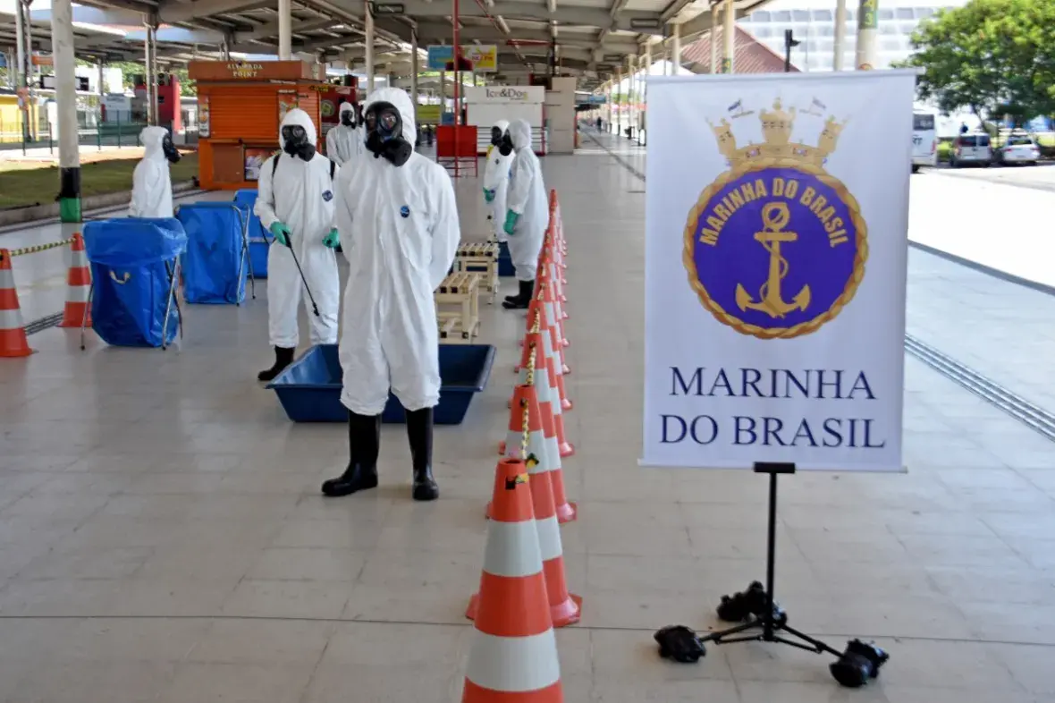 Militares do Corpo de Fuzileiros Navais atuaram na desinfecção do Terminal Alvorada do BRT