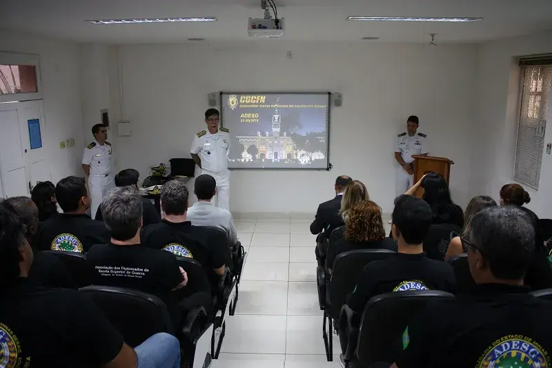 Um dos tópicos da palestra abordou o CFN como parcela intrínseca do poder naval