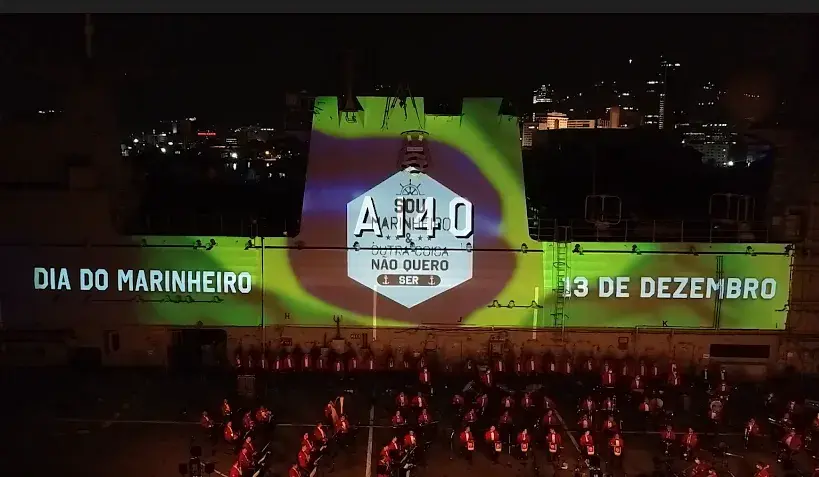Banda Sinfônica do CFN realizou apresentação alusiva ao Dia do Marinheiro, a bordo do Navio Aeródromo Multipropósito Atlântico