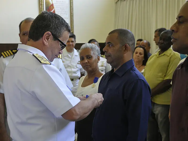Cerca de 60 servidores civis prestigiaram a homenagem