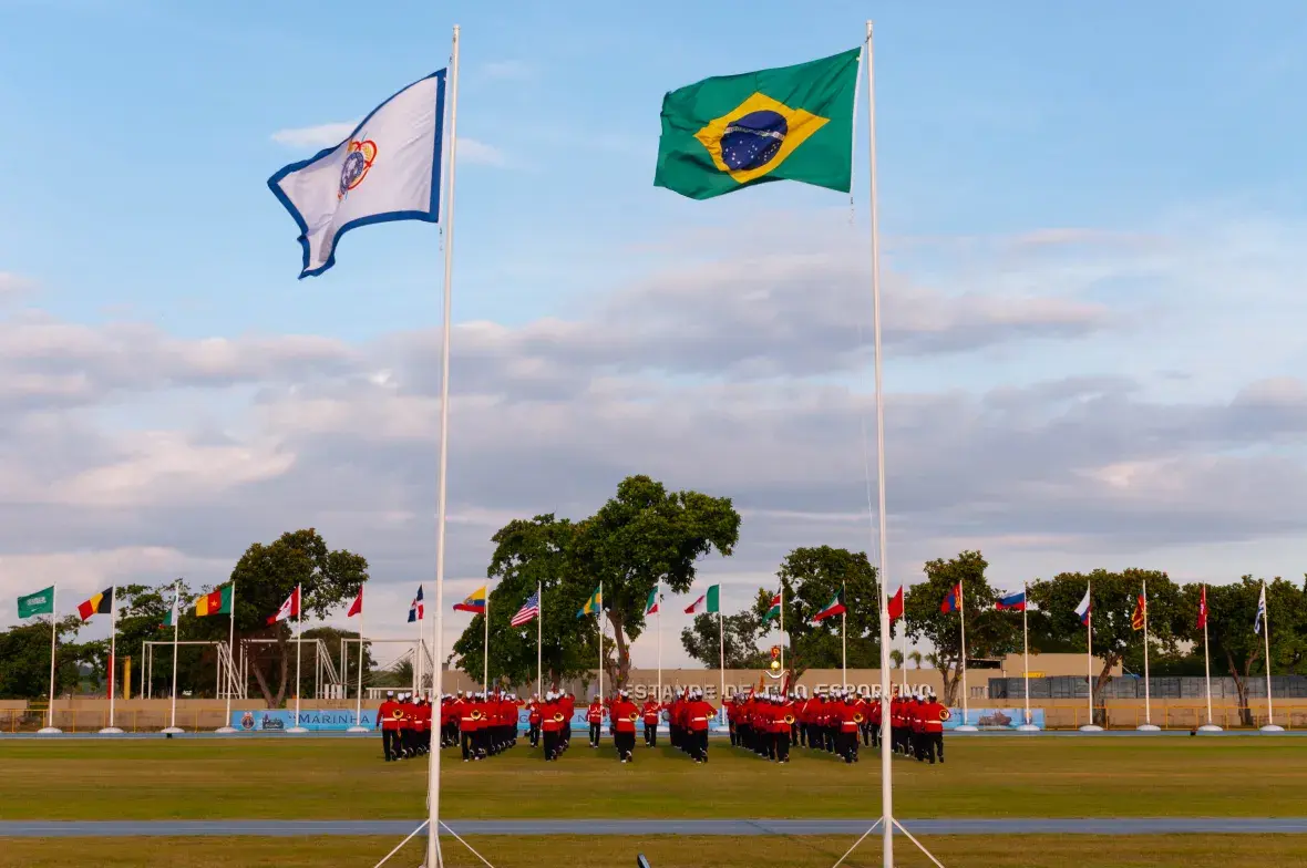 Cerca de 300 atletas militares, representando 24 países, participaram da solenidade de abertura
