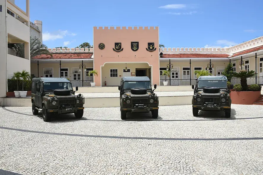 Viaturas Land Rover revitalizadas foram recebidas na manhã desta quinta-feira