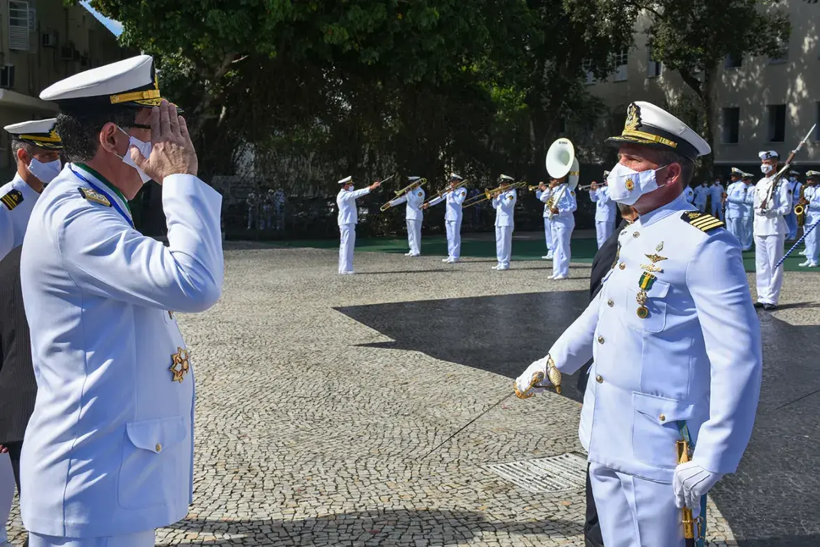 Oficiais e Praças foram agraciados com a Medalha Mérito Militar por decênios de bons serviços prestados à Marinha do Brasil