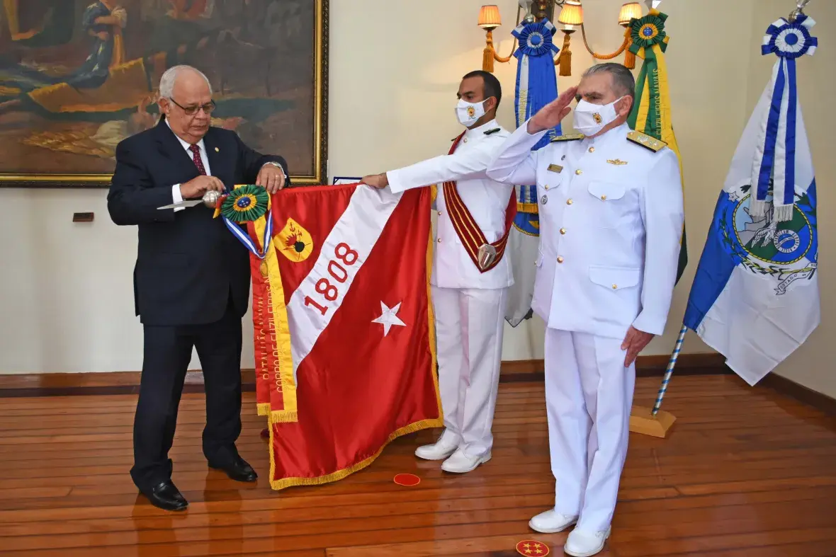 Corpo de Fuzileiros Navais recebeu Medalha Tiradentes, mais alta condecoração concedida pela ALERJ