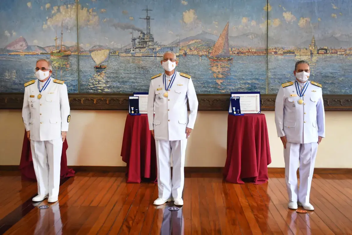 Oficiais-generais da Marinha do Brasil também foram agraciados com a medalha