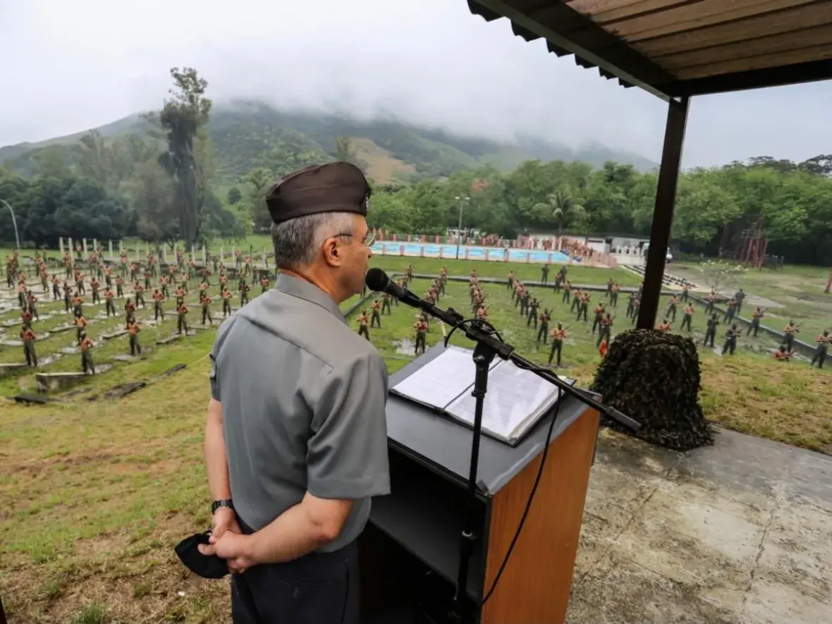 Almirante Cunha durante visita ao CIAMPA