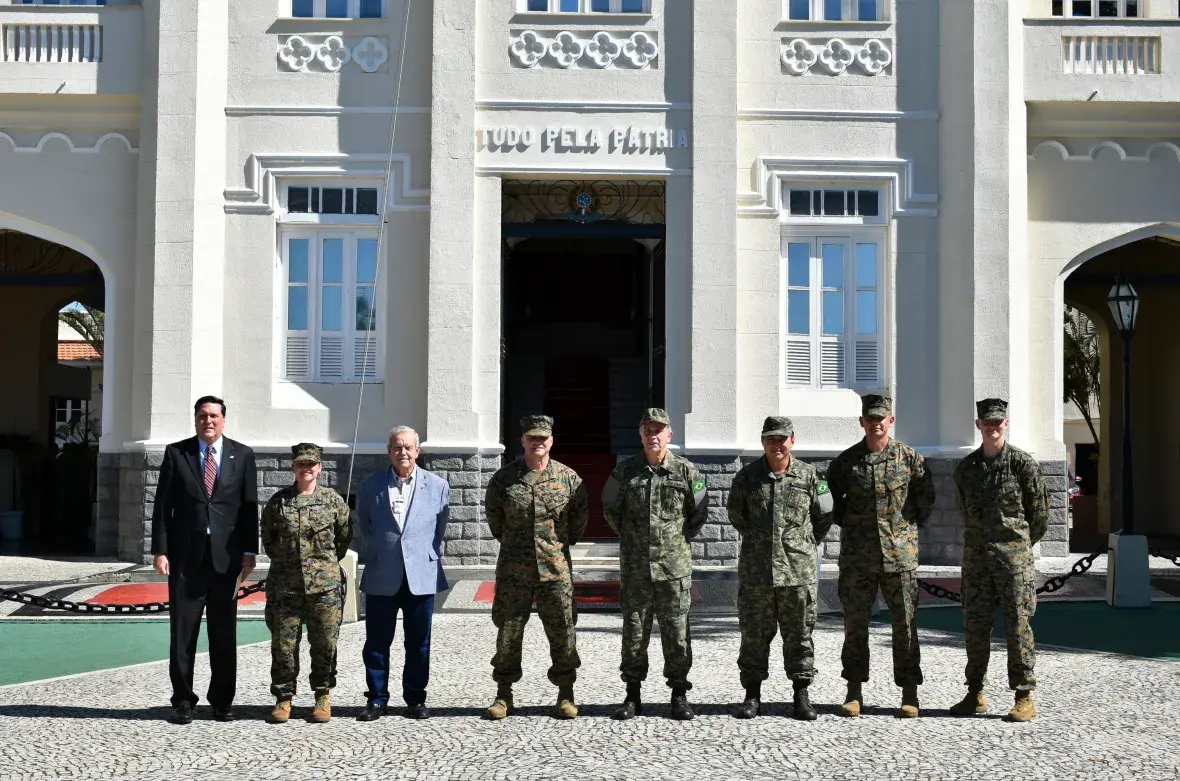 Tenente-general Bellon foi recepcionado pelo VA (FN) Renato