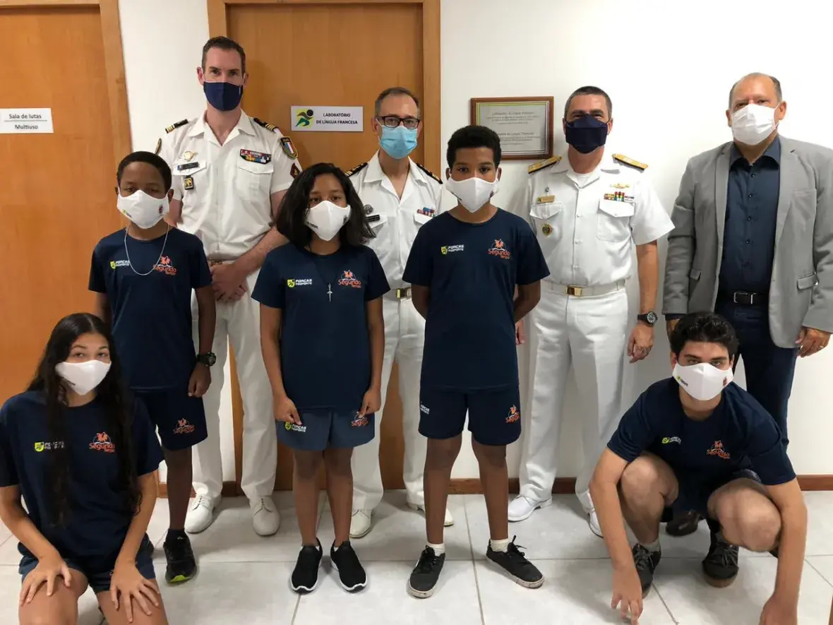 Inauguração da sala de Língua Francesa com as crianças e adolescentes do PROFESP