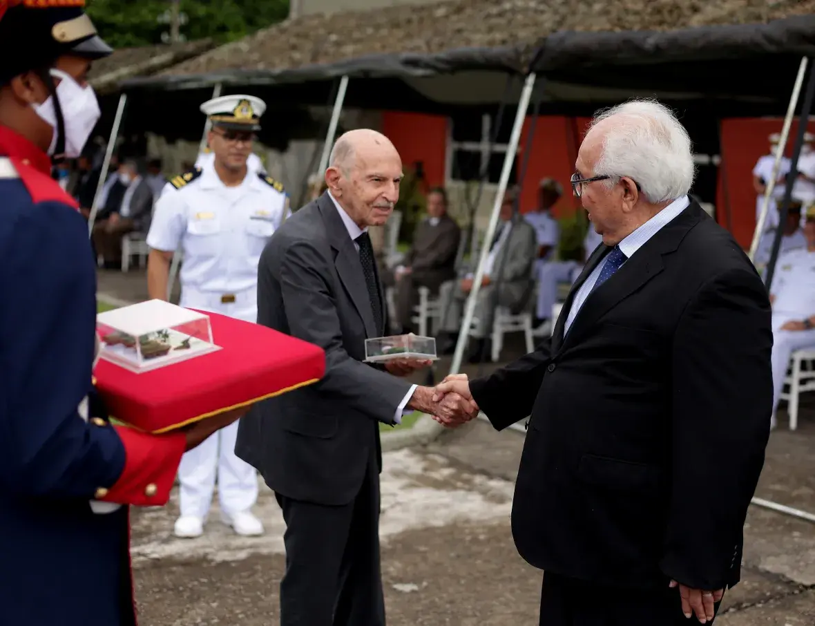 Homenagem ao antigo Ministro da Marinha, AE Alfredo Karan e ao antigo Comandante da FFE, AE (FN) Marcelo Gaya Cardoso Tosta