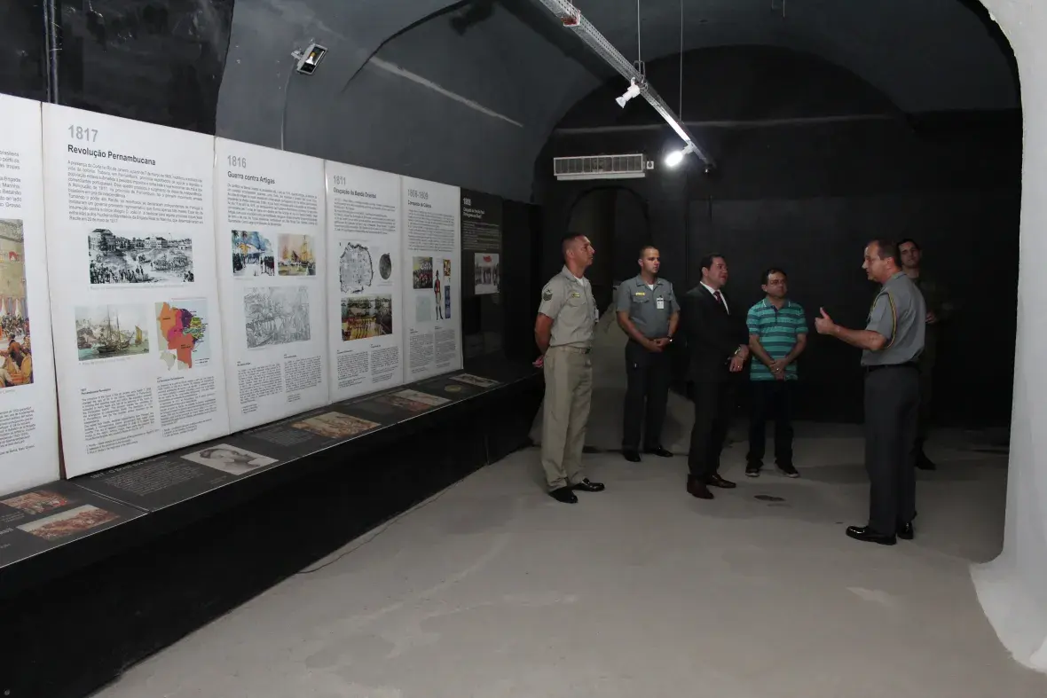 Encarregado do Museu explicou painéis que contam a história do CFN
