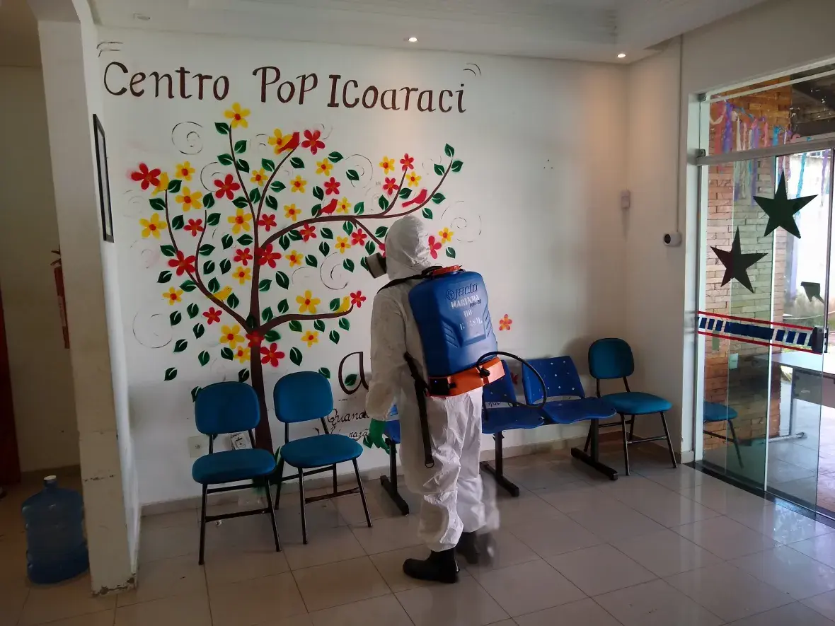 Descontaminação teve como foco recepção, banheiros, área de recreação, cozinha, consultório médico e áreas externas do prédio