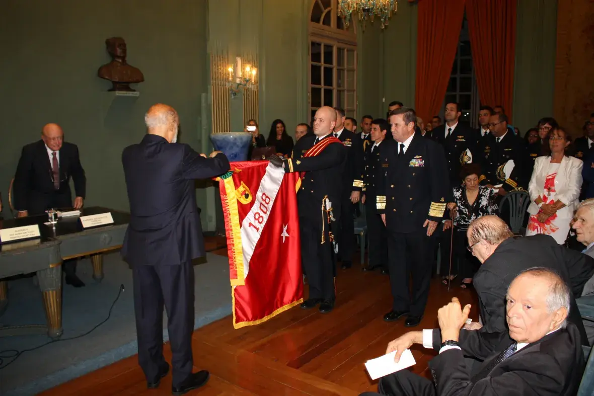 A honraria foi concedida devido ao cumprimento da missão do CFN, atrelado com a grande atenção dos Fuzileiros Navais às causas sociais