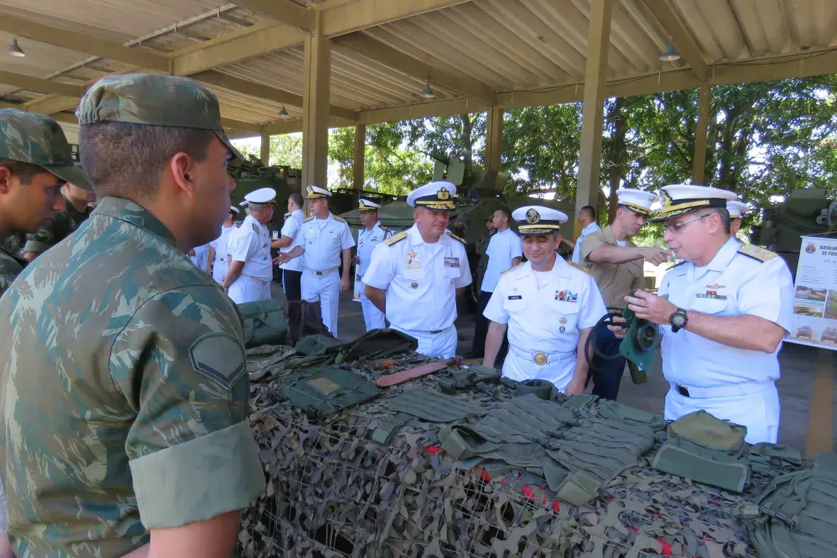 A programação também contou com mostruário de meios e armamentos no Batalhão de Artilharia de Fuzileiros Navais