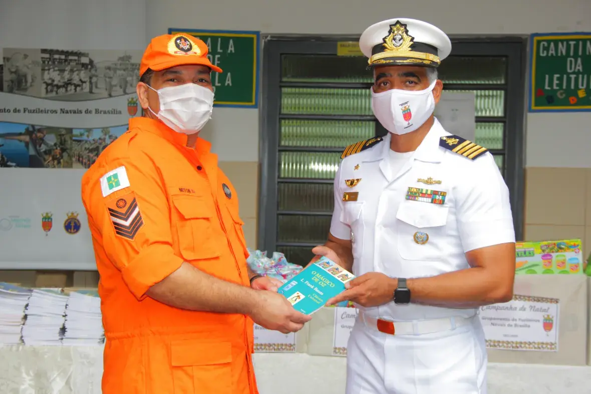O grupo foi recepcionado pelo Comandante do GptFNB, CMG (FN) Vannei