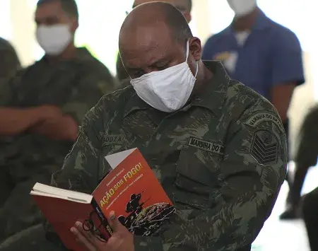 De forma interativa, militares debateram aspectos relevantes das obras selecionadas