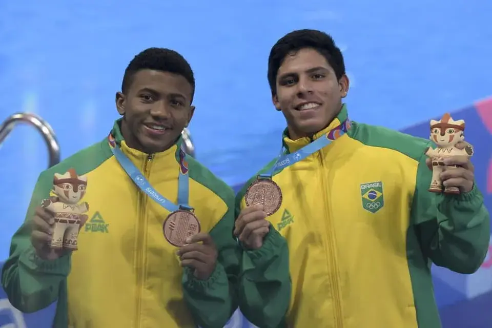 Os militares Isaac Souza e Kawan Ferreira subiram ao pódio nos saltos ornamentais e na plataforma sincronizada. Foto: COB