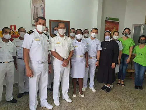 Militares e participantes do projeto
