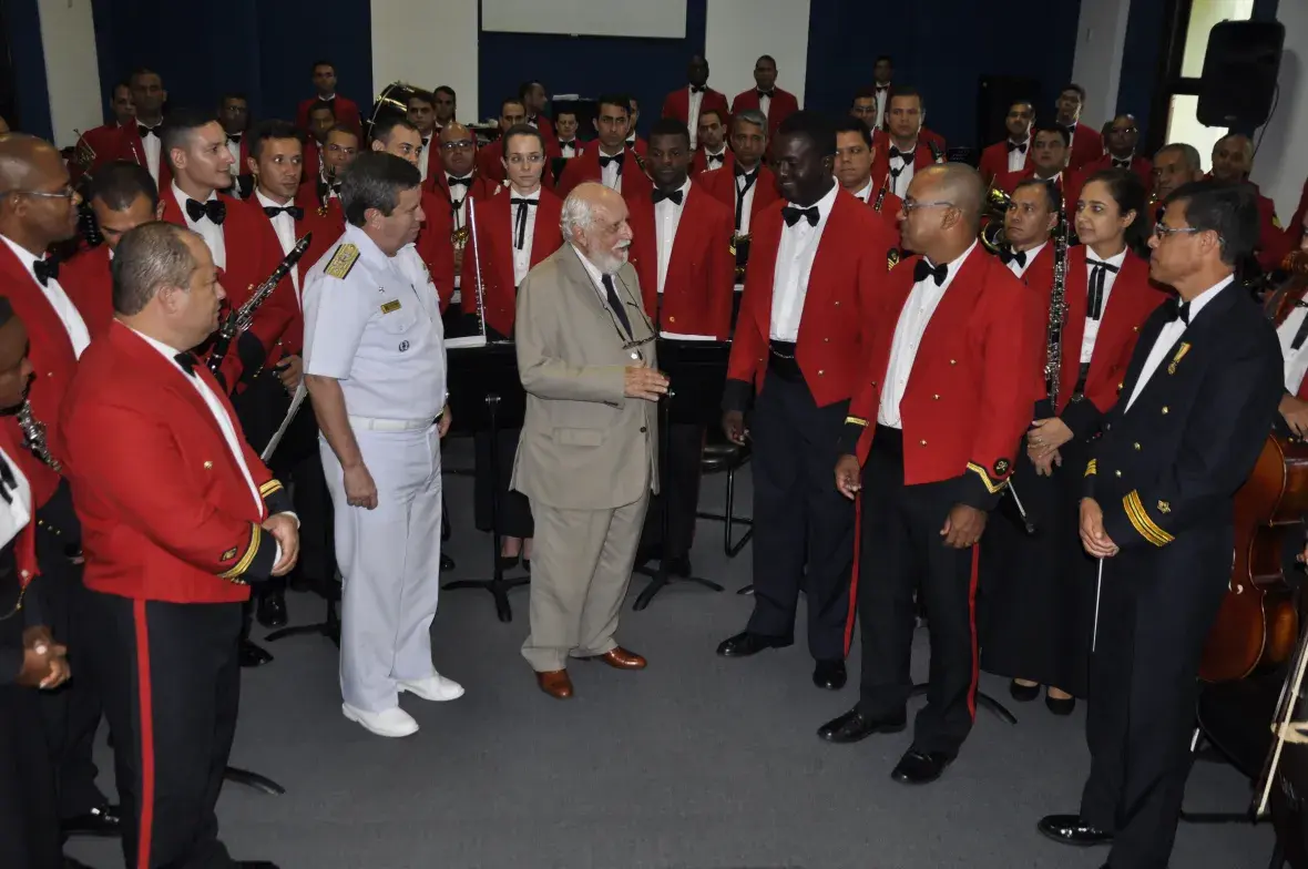 O Embaixador agradeceu e elogiou a performance da Banda