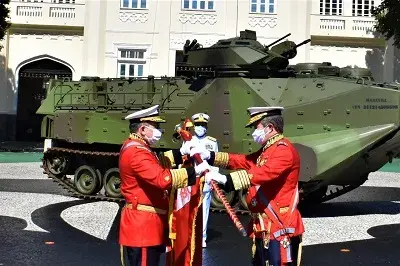 Passagem do estandarte do CFN ao novo Comandante-Geral empossado