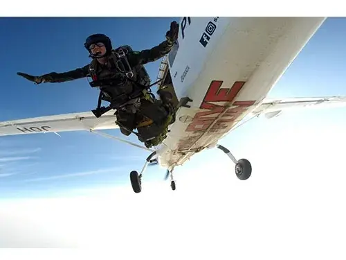 Salto armado e equipado a partir da Aeronave “Grand Caravan”