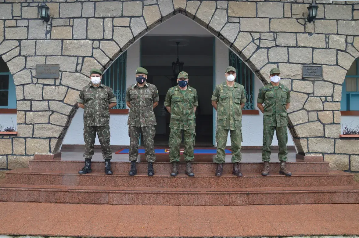 O Comandante-Geral do CFN participou de demonstração conduzida pelo Exército Brasileiro