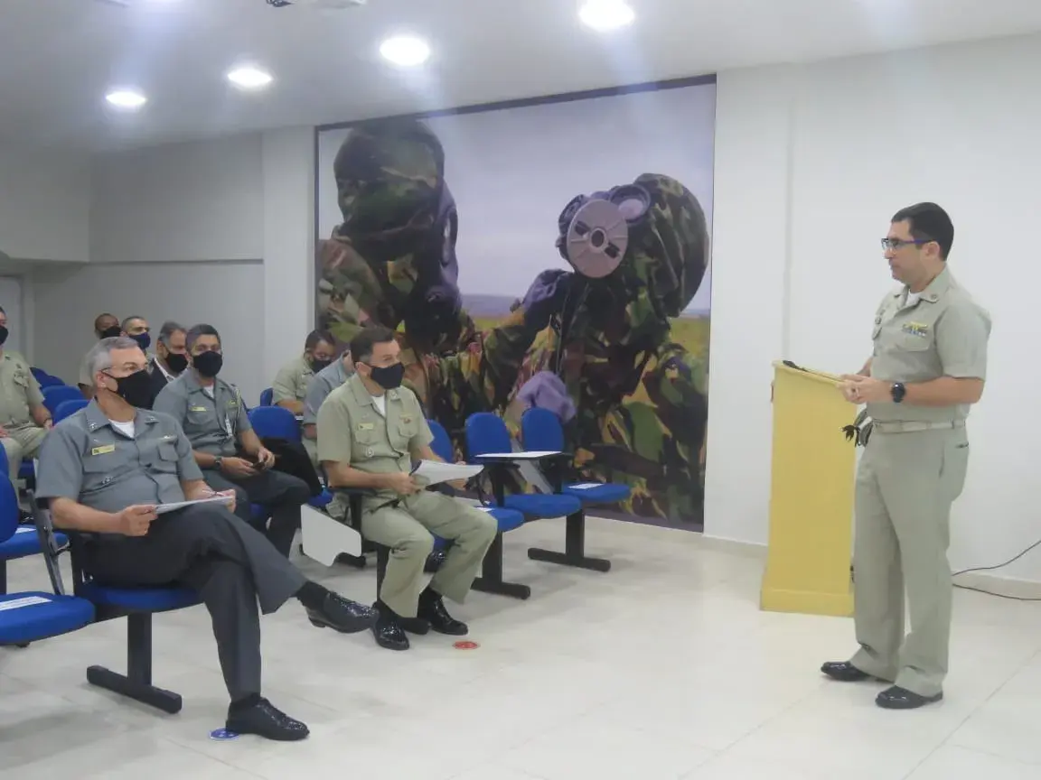 Centro de Defesa NBQR também recebeu a visita da comitiva