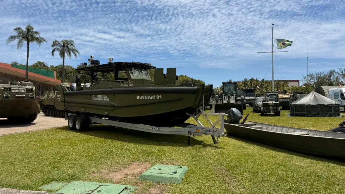 Novas Embarcações de Desembarque Litorâneo estavam a mostra para o público – Imagem: Sargento Borges/Marinha do Brasil