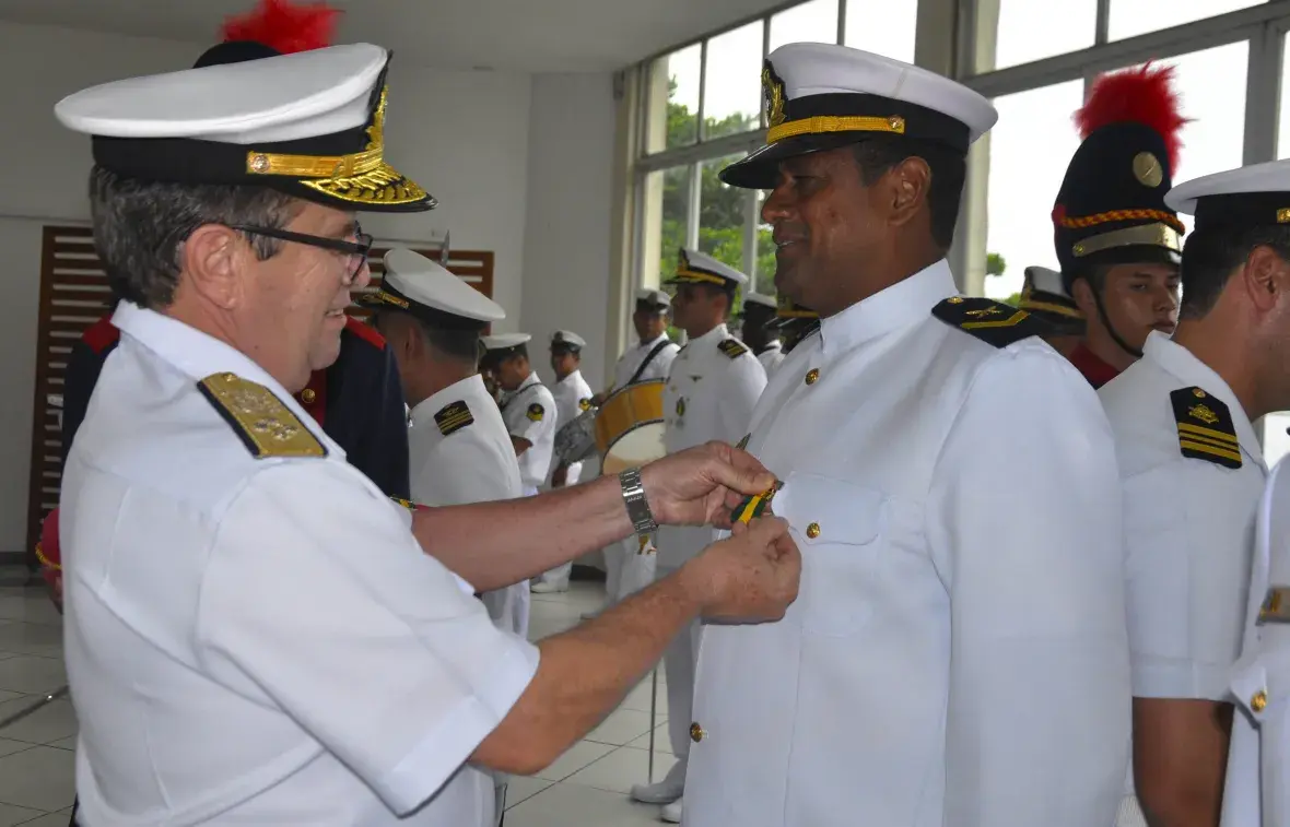 Oficiais e Praças foram agraciados com medalhas militares