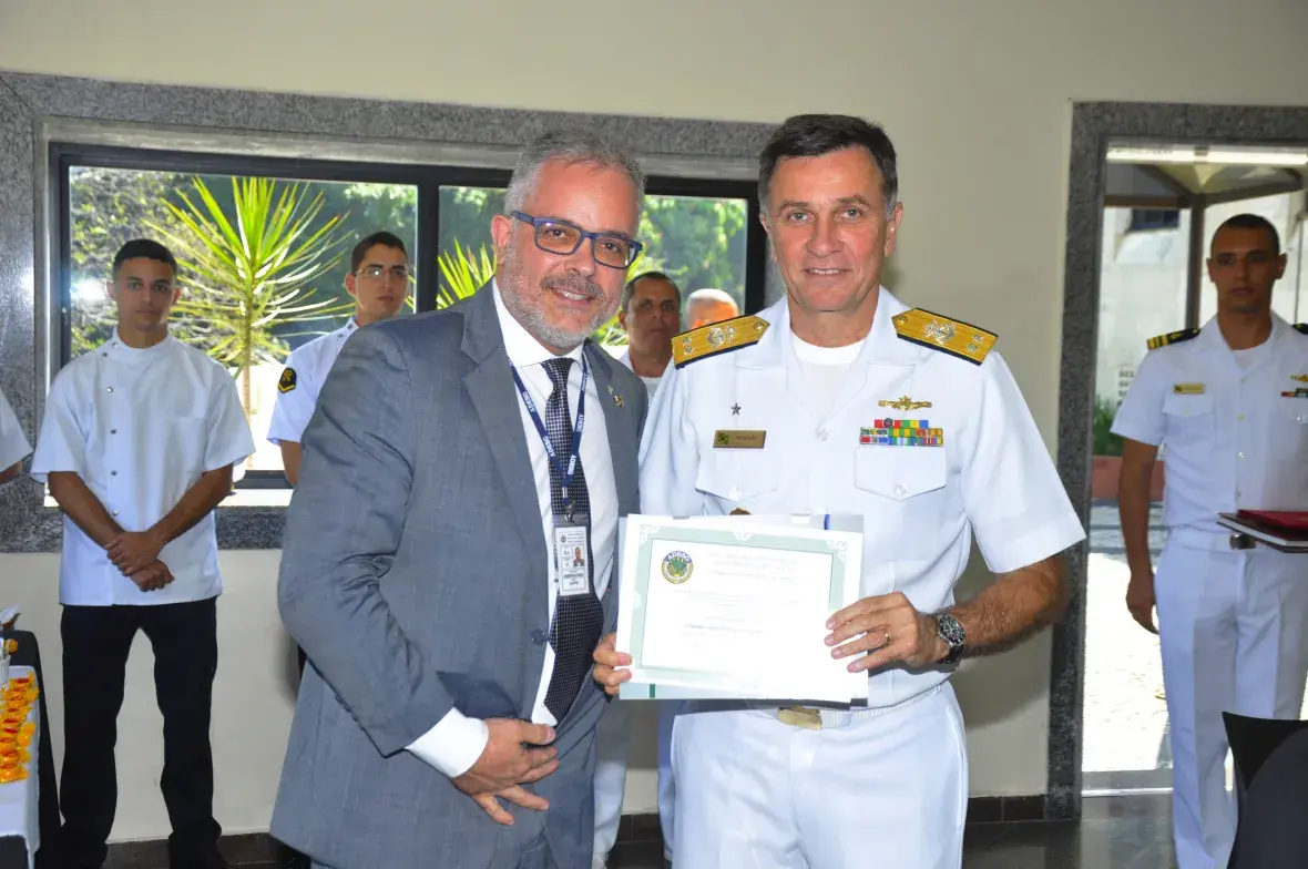 Almirante Renato destacou a importância da interação entre Forças Armadas e população civil