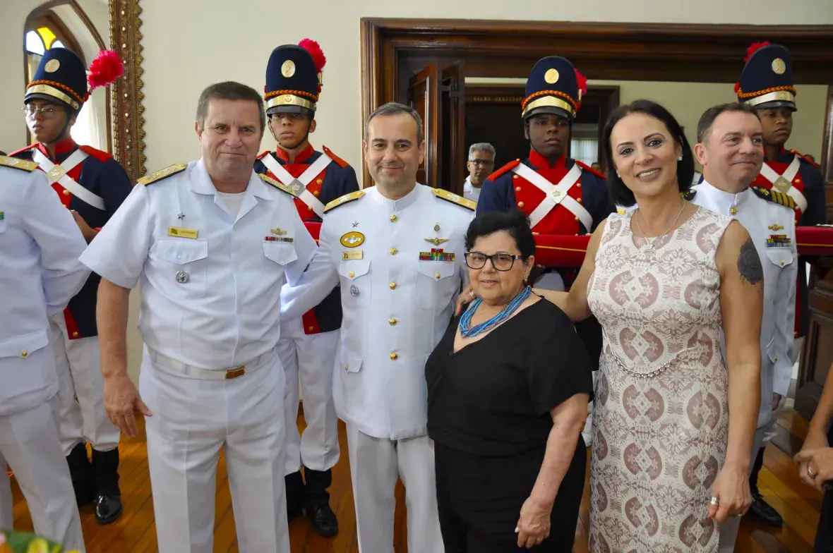 Prestigiaram a cerimônia o Comandante da Marinha e outras autoridades civis e militares