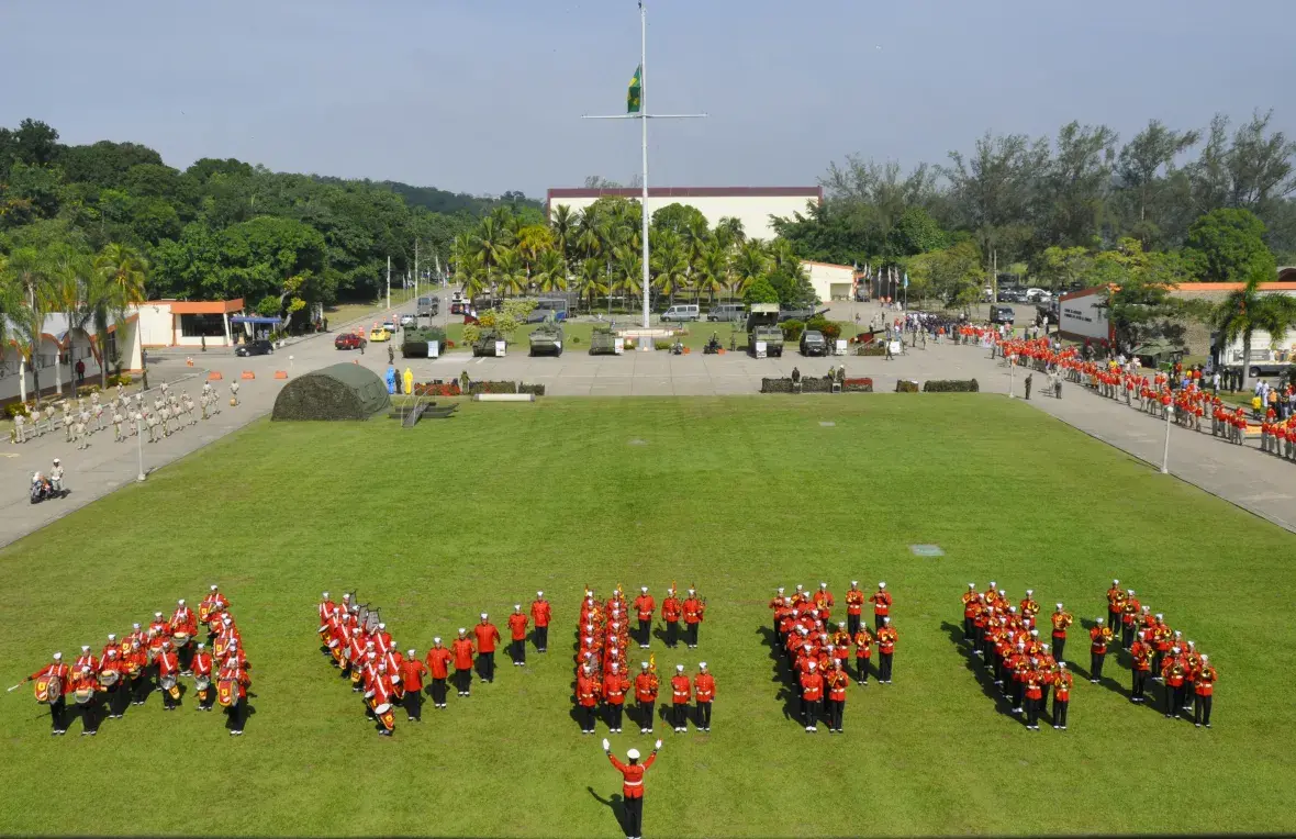 Banda Marcial do CFN formou a sigla AVCFN para homenagear os veteranos