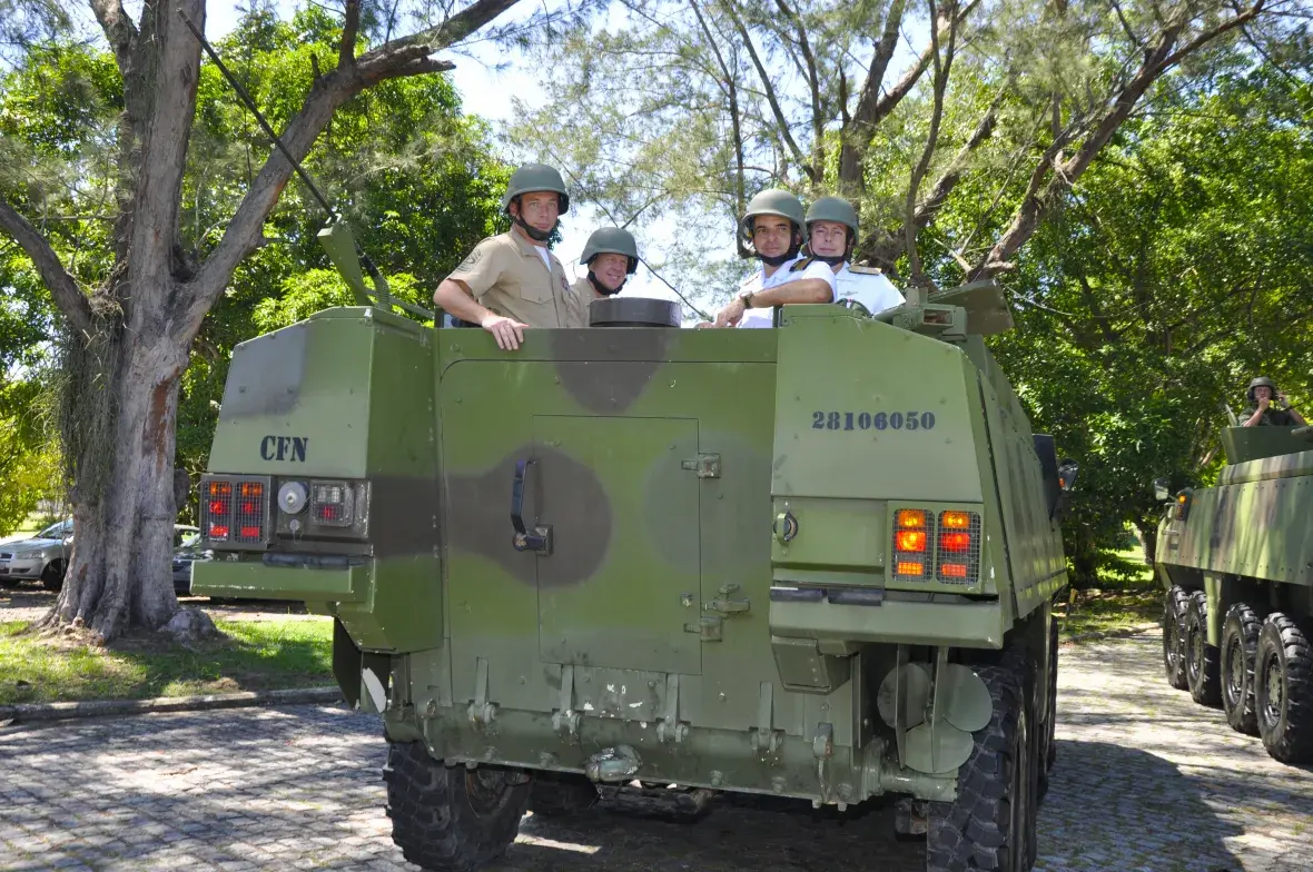 As comitivas percorreram as instalações das Organizações Militares em viaturas operativas do CFN