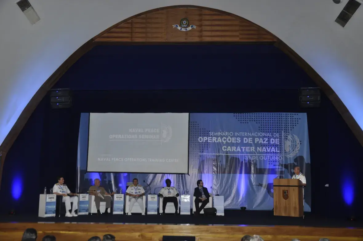Seminário foi dividido em três painéis temáticos
