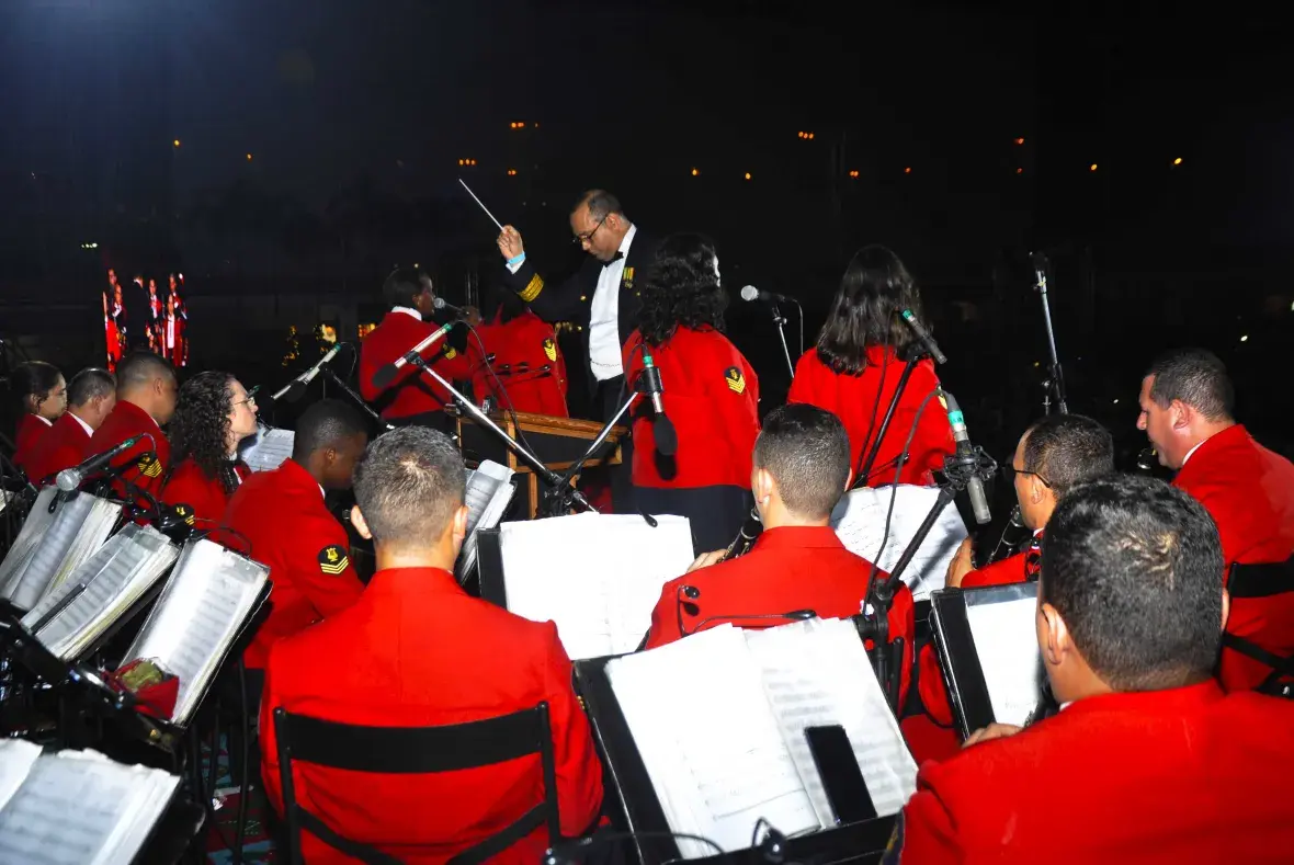 Músicos militares executaram canções natalinas